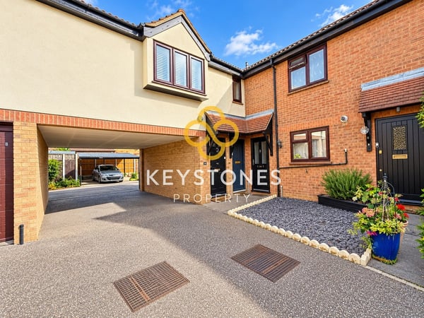 Flat Trentbridge Close in London