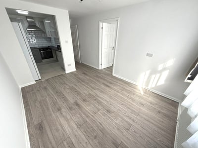 Flat Trentbridge Close in London