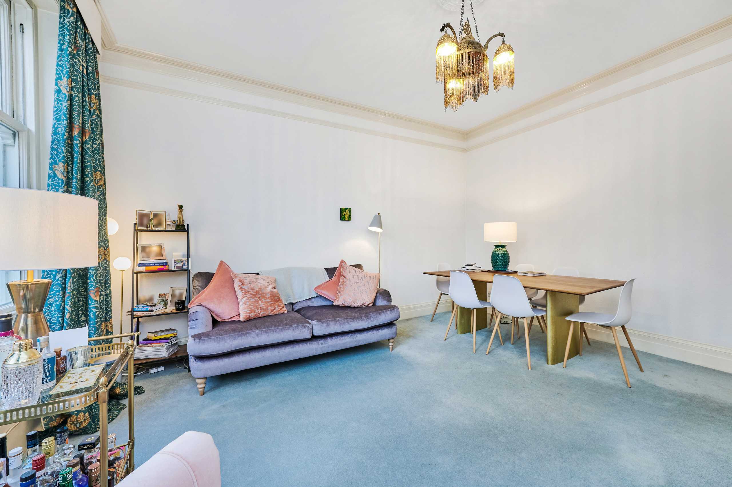 Flat Ridgmount Gardens in Greater London
