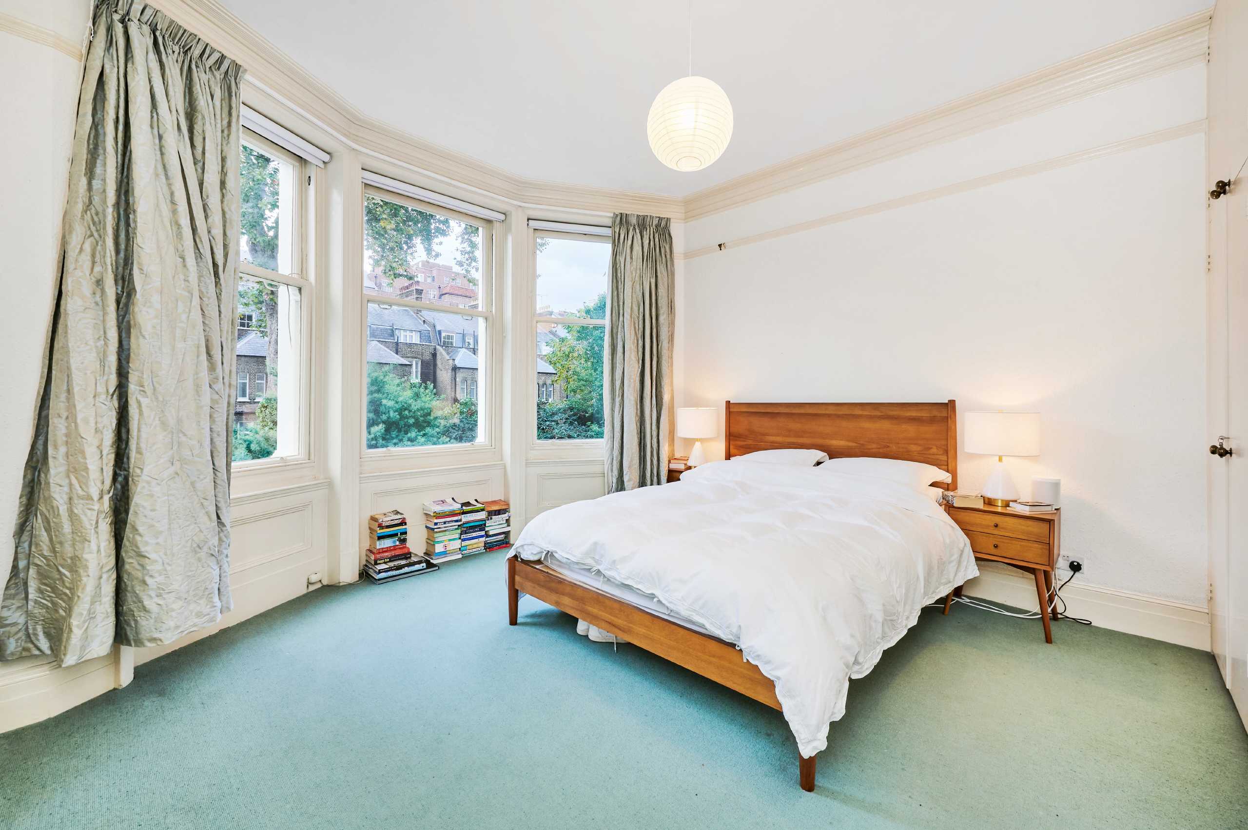 Flat Ridgmount Gardens in Greater London