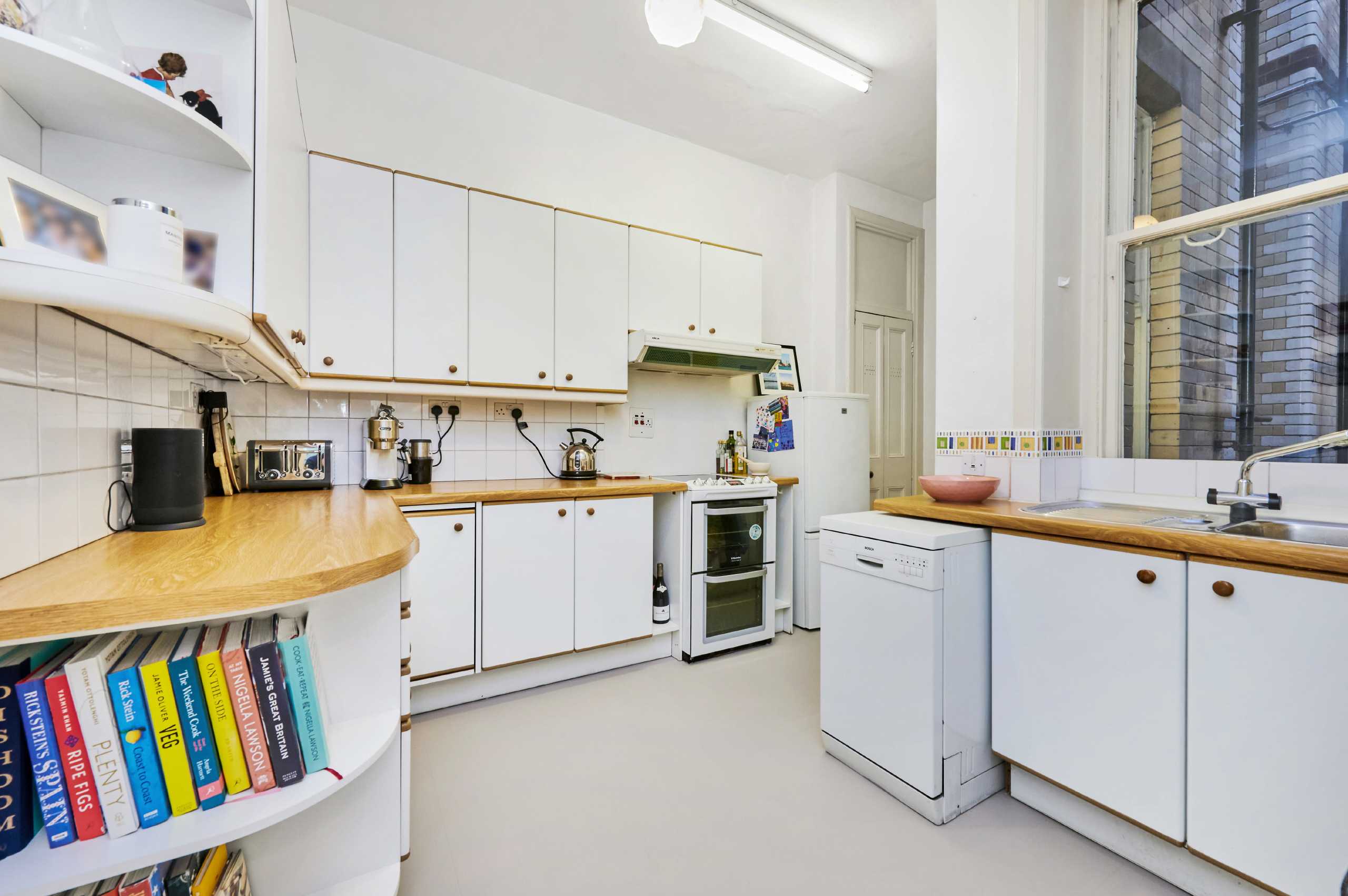 Flat Ridgmount Gardens in Greater London