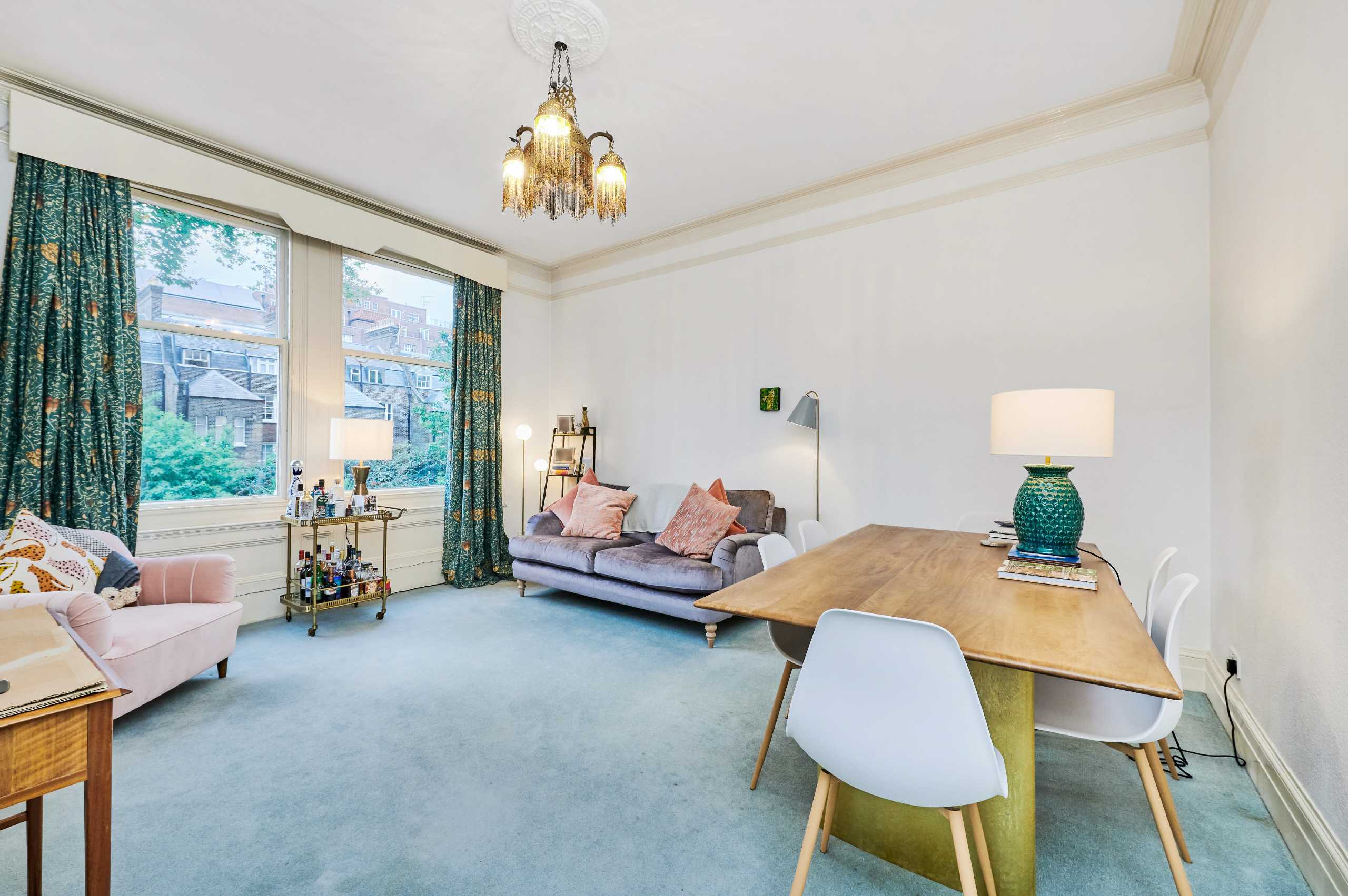 Flat Ridgmount Gardens in Greater London