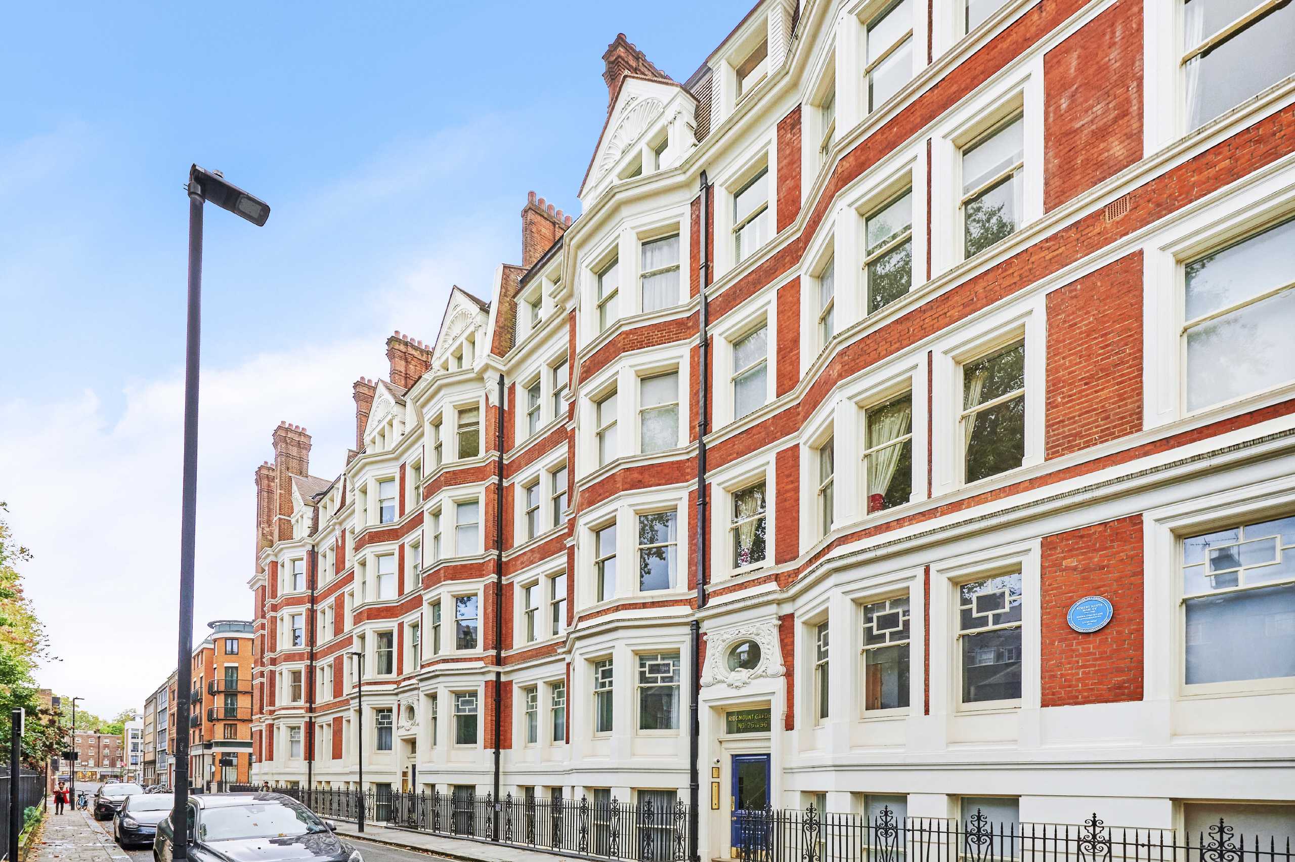 Flat Ridgmount Gardens in Greater London