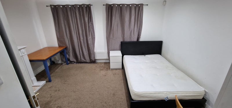 Room Edison Drive in Greater London