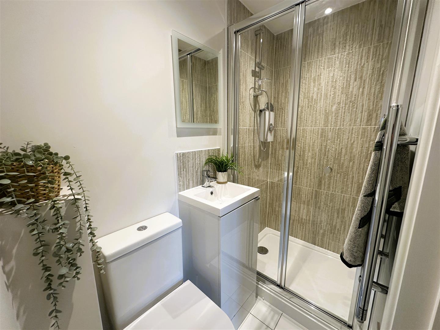 Room Summerhill Road in Bristol