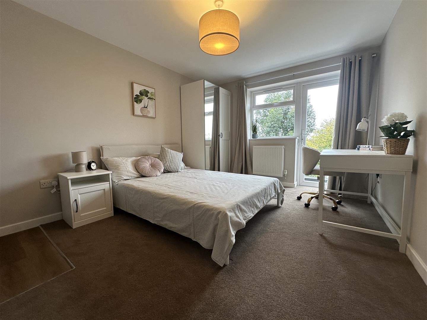 Room Summerhill Road in Bristol