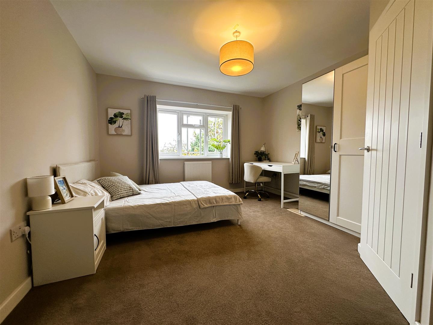 Room Summerhill Road in Bristol