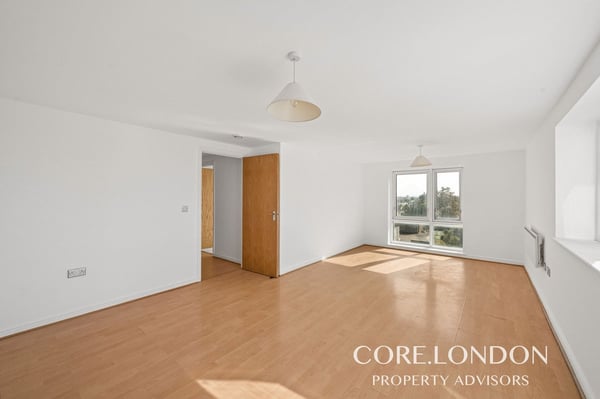 Flat Broadway in Greater London