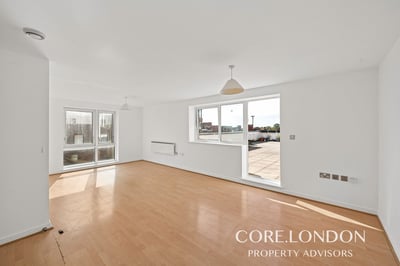 Flat Broadway in Greater London
