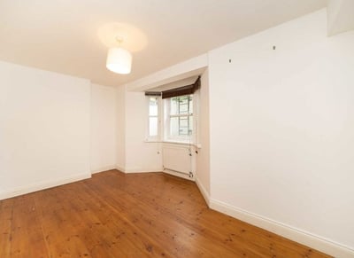 Flat Haselrigge Road in Greater London