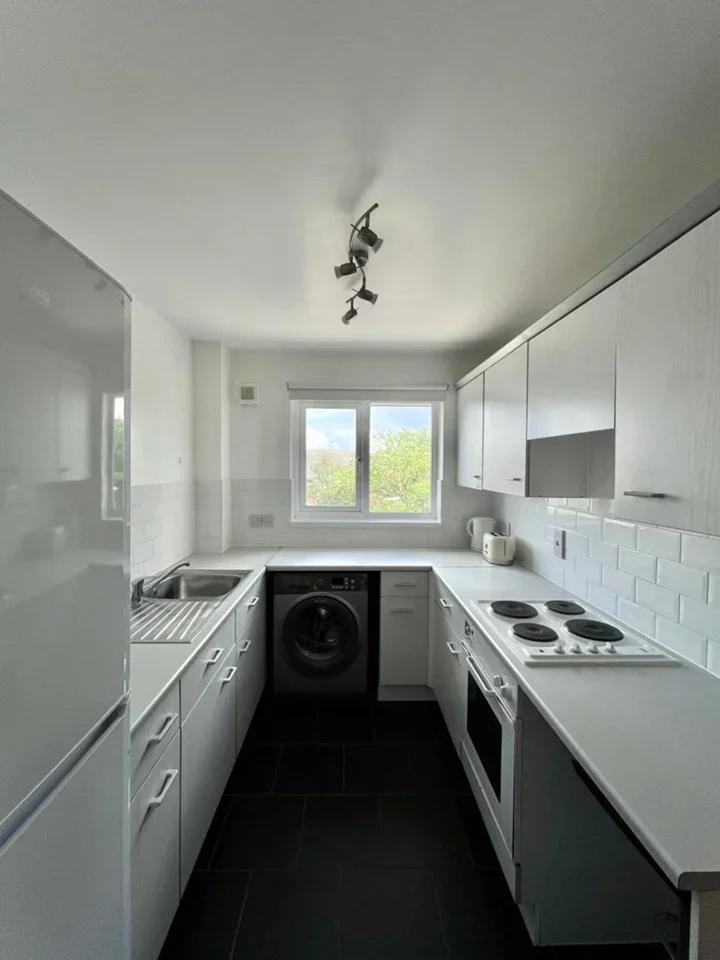 Flat Goodmayes Road in Greater London
