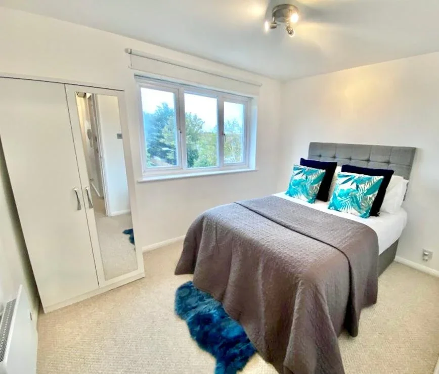 Flat Goodmayes Road in Greater London