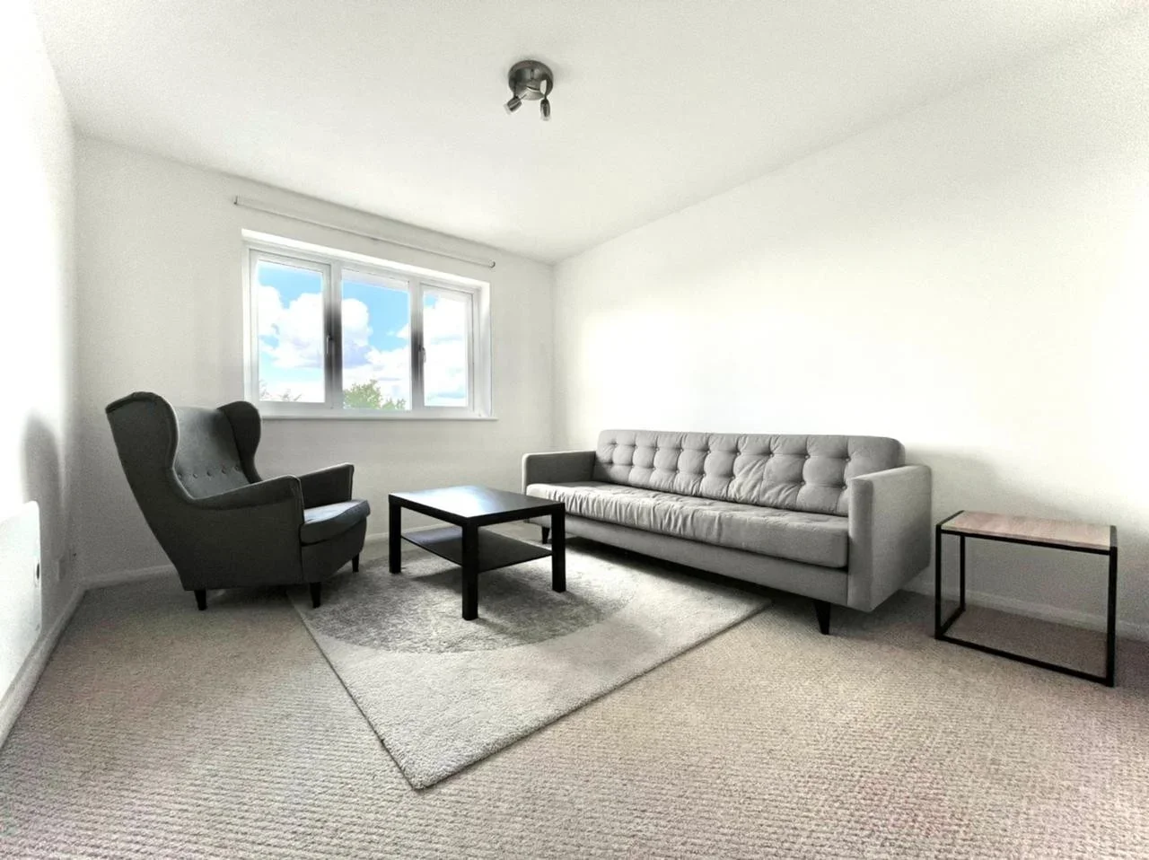 Flat Goodmayes Road in Greater London