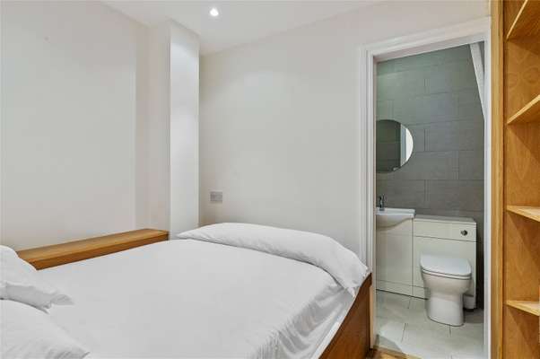 Flat Queen Square in Greater London