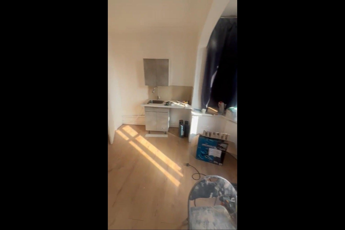 Flat Cleveley Crescent in Greater London