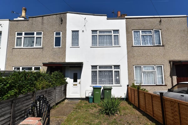 House Eastcote Avenue in Walton on Thames