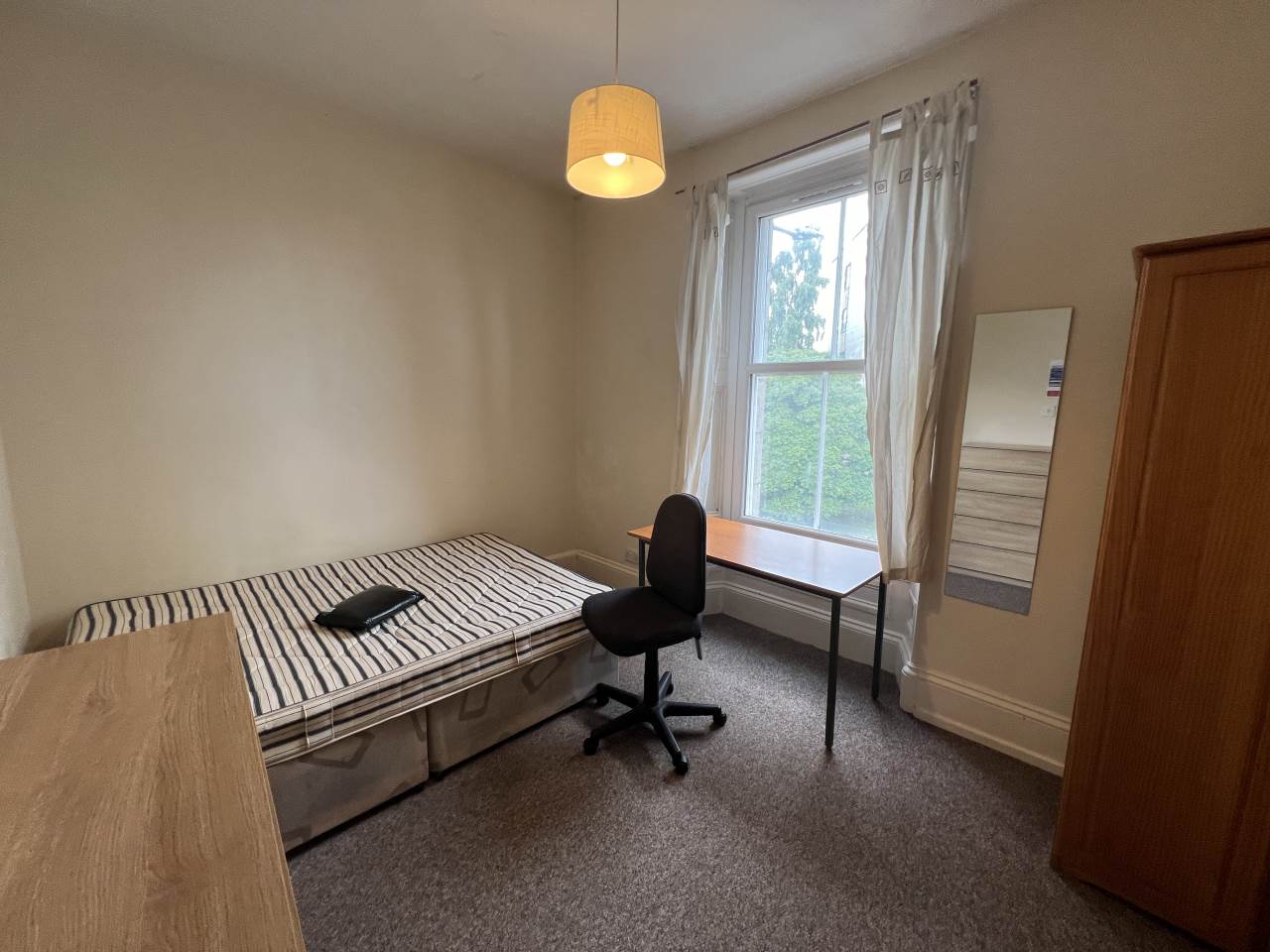 Room Perth Road in Dundee