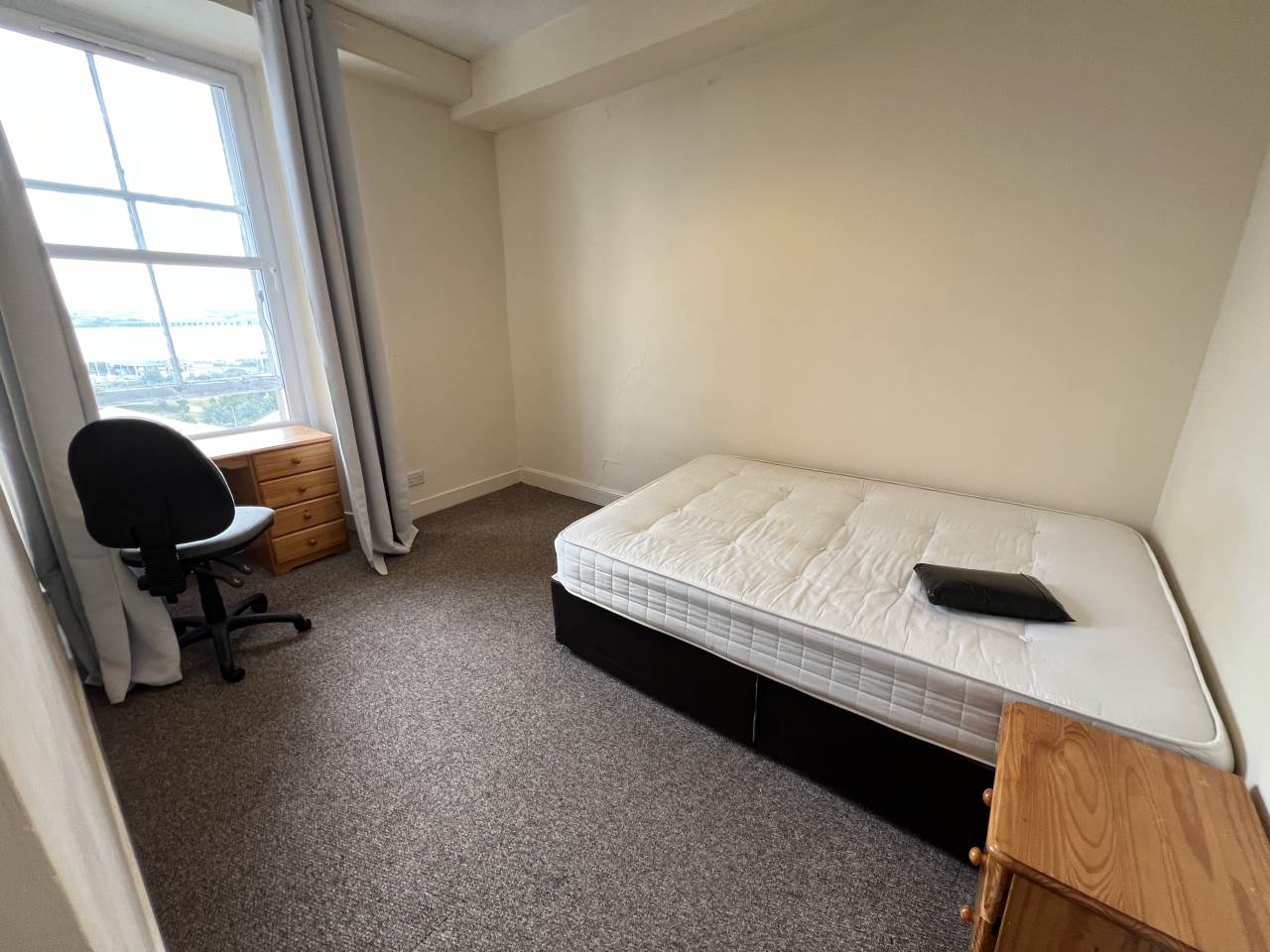 Room Perth Road in Dundee