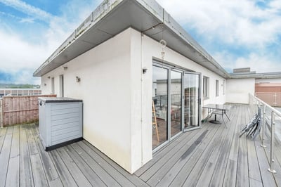 Flat Imperial Drive in Greater London
