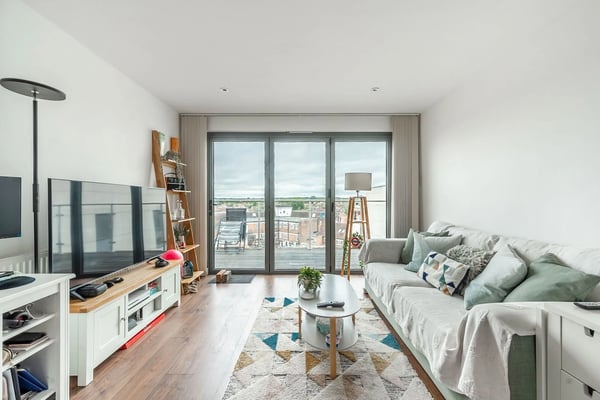 Flat Imperial Drive in Greater London