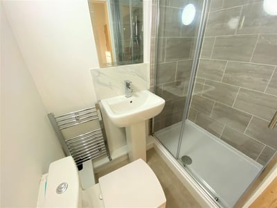 Flat Coniston Grove in Bradford