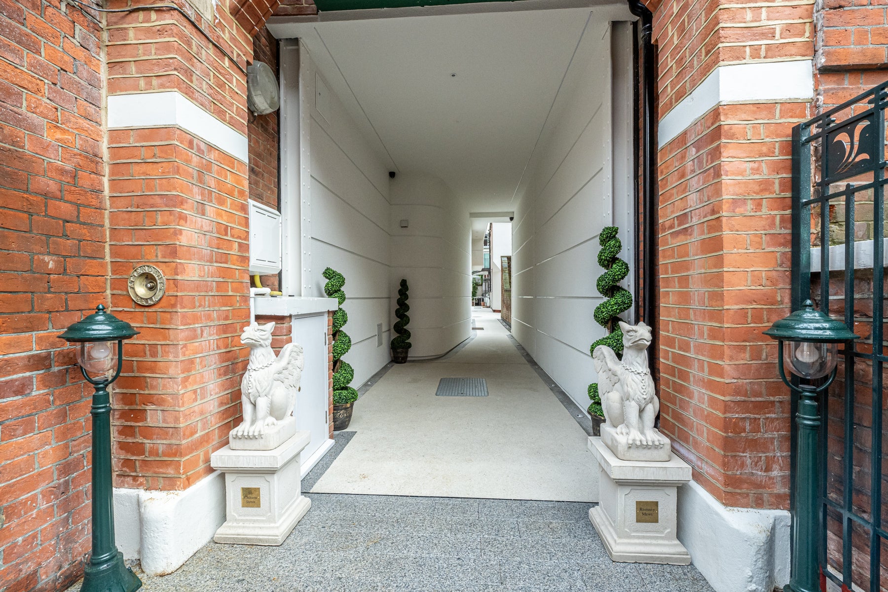 House Romney Mews in City of Westminster