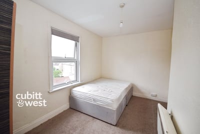 Flat Old Horsham Road in Mole Valley