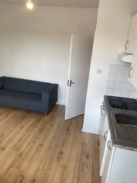 Flat Lennard Road in Greater London