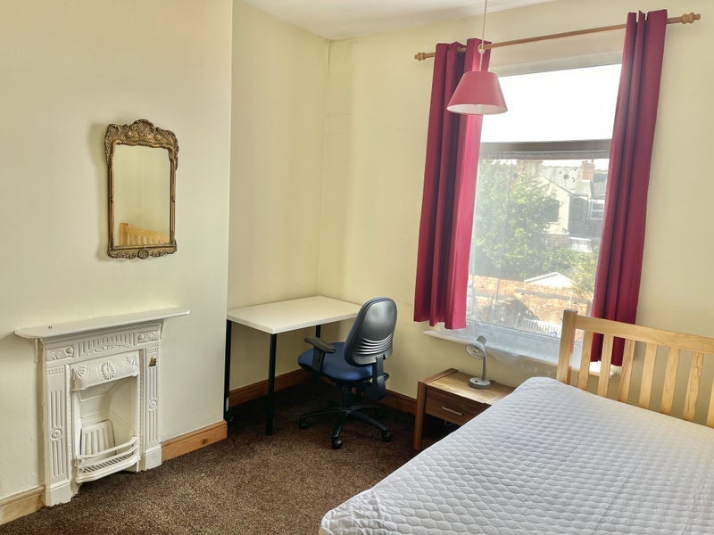 Room Kingston Road in Coventry