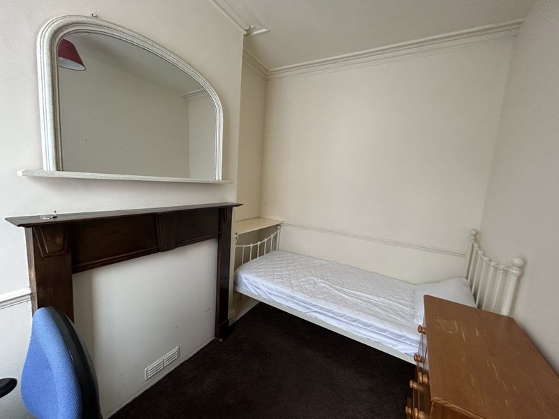 Room Kingston Road in Coventry