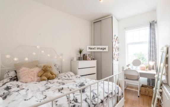 Room Edenhall Avenue in Manchester