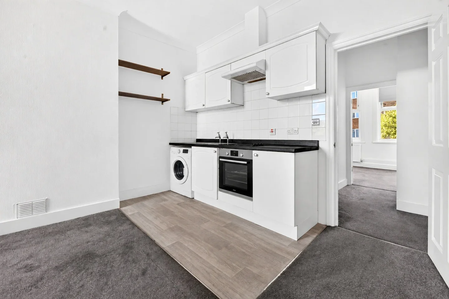 Flat Norwood Road in Greater London