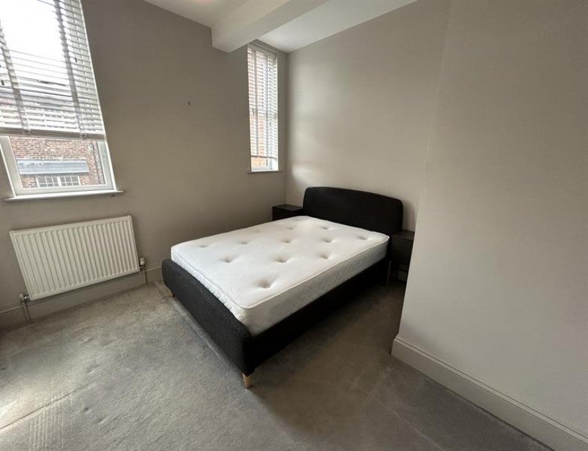 Flat Princes Road in Trafford