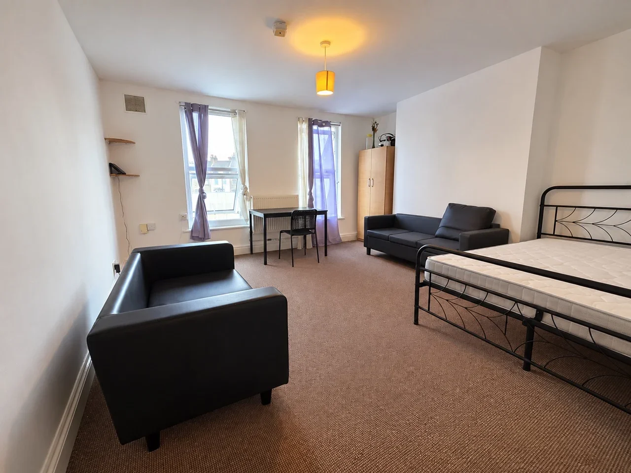 Flat Leytonstone Road in Greater London