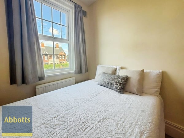 Room King George V Avenue in King's Lynn and West Norfolk