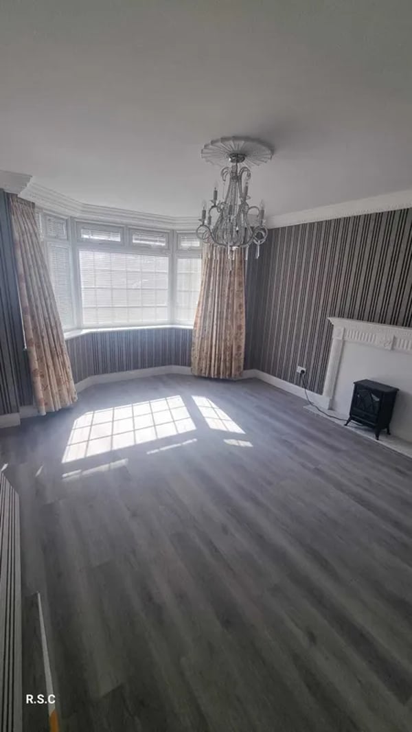 Flat Tangmere Gardens in Greater London