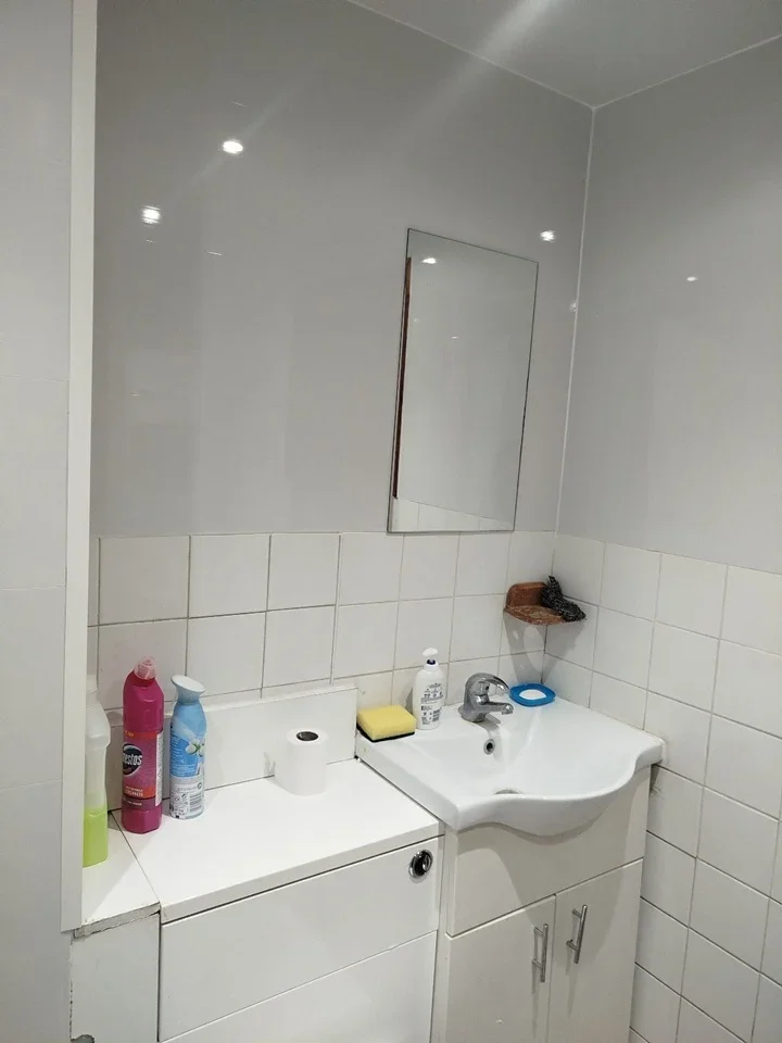 Room Firs Drive in Greater London