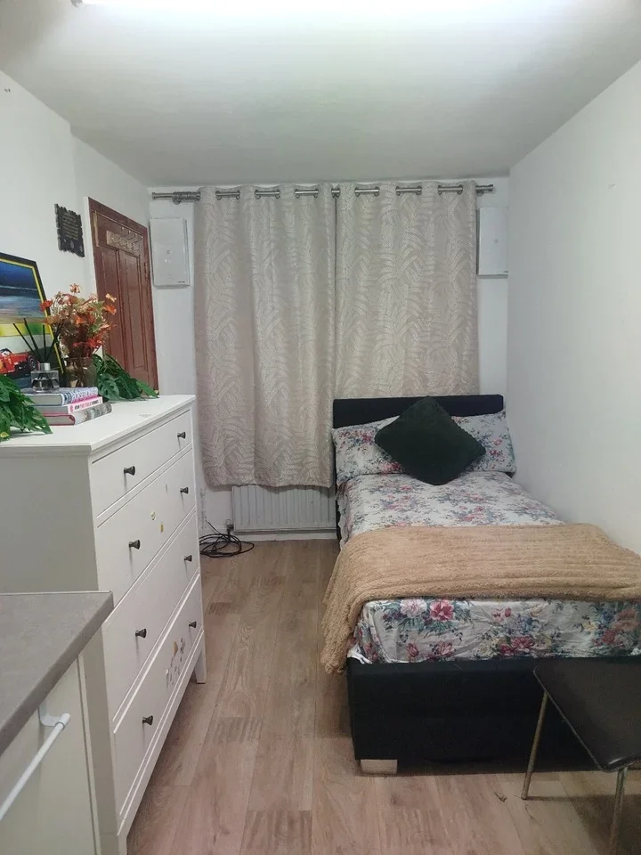 Room Firs Drive in Greater London