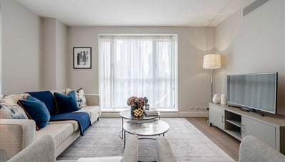 Flat Westferry Circus in Greater London