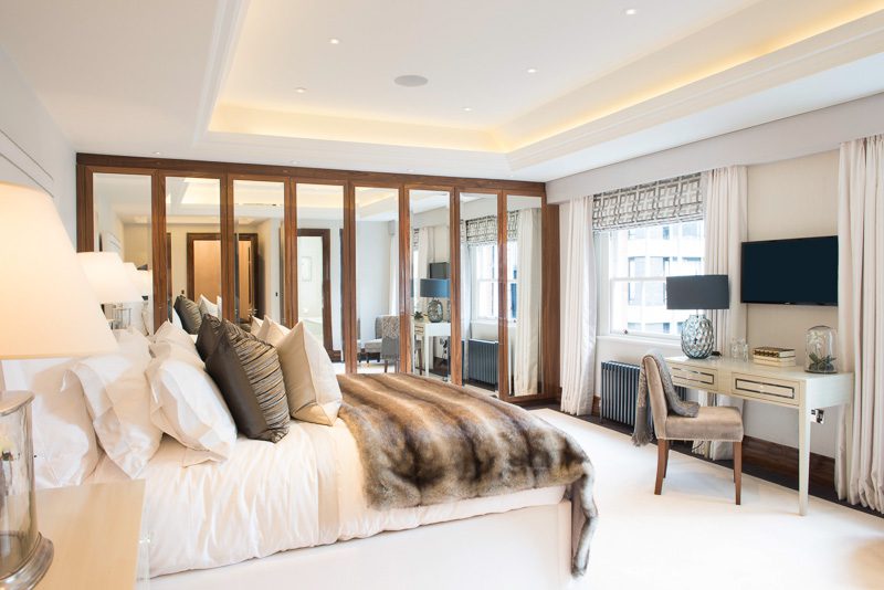 Flat Grosvenor Hill in London