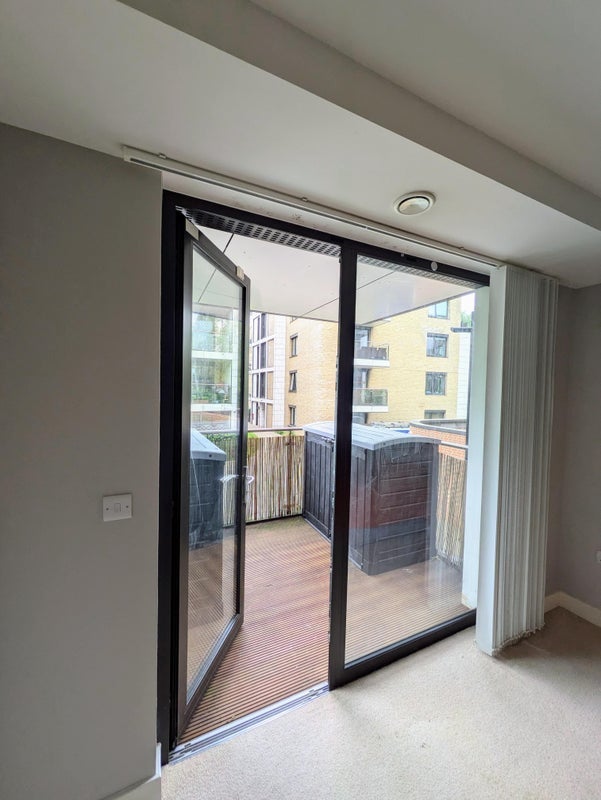 Room Knaresborough Drive in Greater London