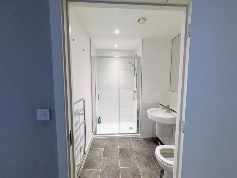 Room Knaresborough Drive in Greater London