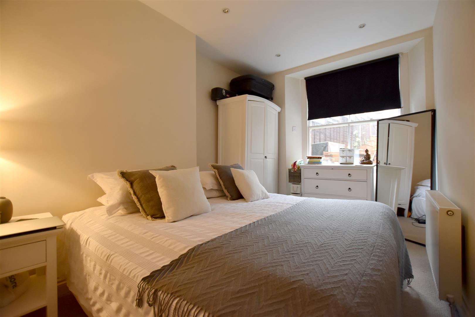 Flat Castle Walk in Reigate and Banstead
