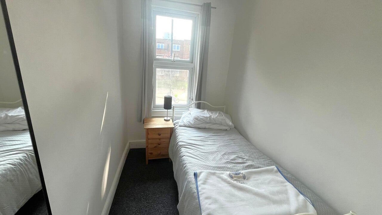 Flat Acton Lane in Greater London