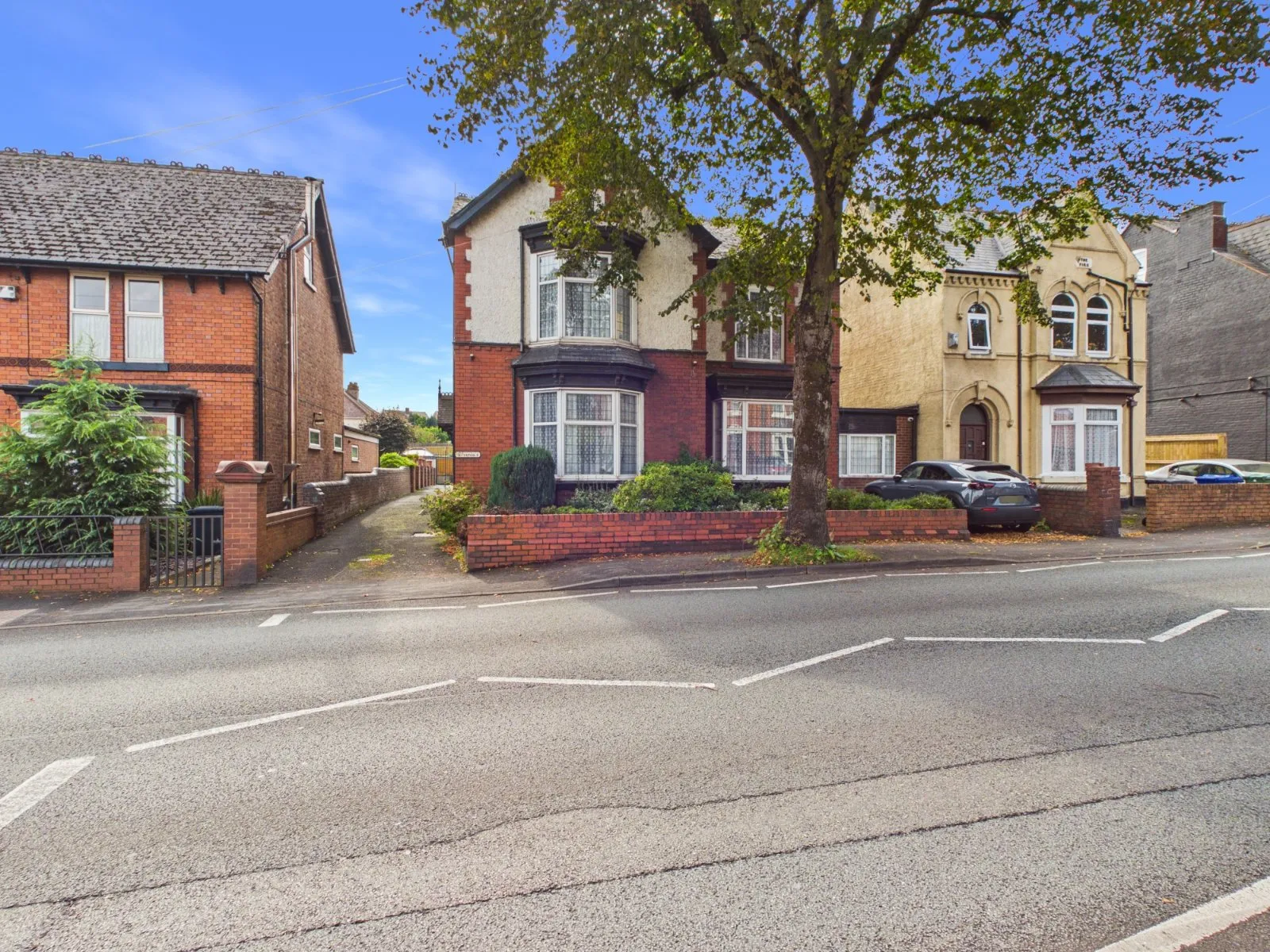House Sedgley Road West in Coseley