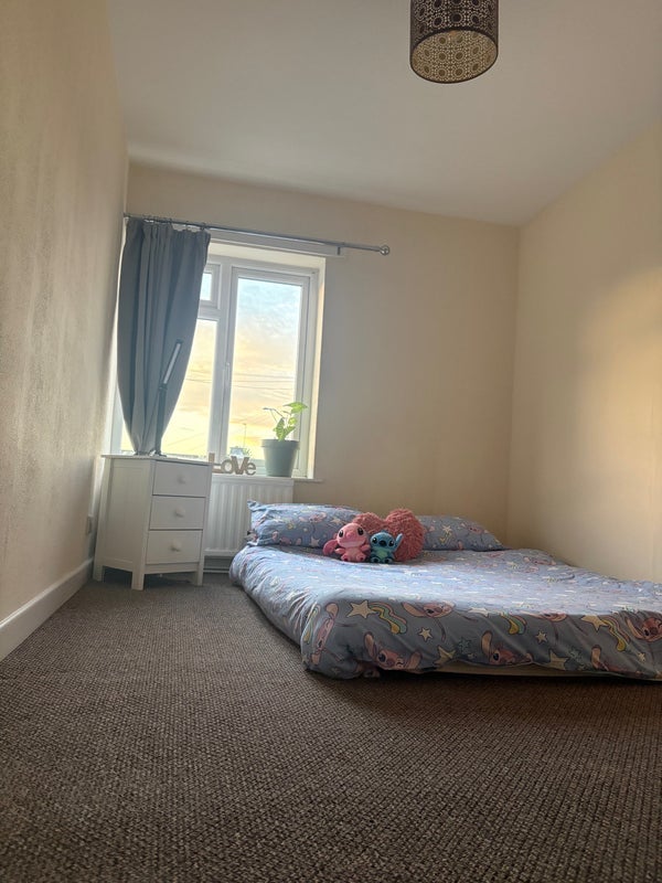 Room Charlton Road in Bristol