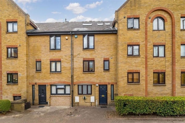 House Kennet Street in Greater London