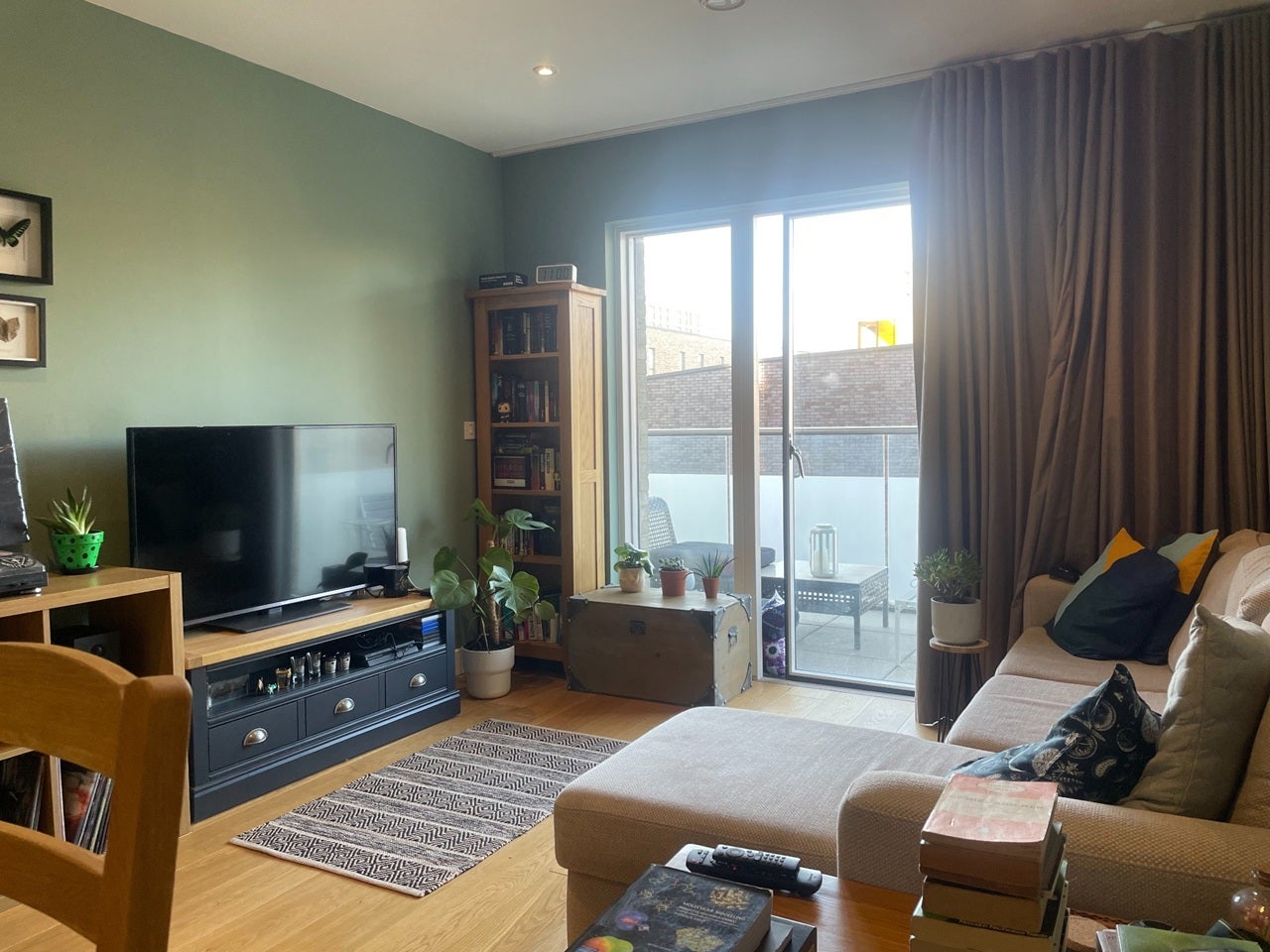 Flat Peartree Way in Greater London