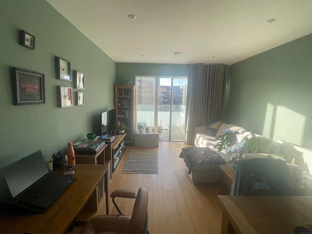 Flat Peartree Way in Greater London