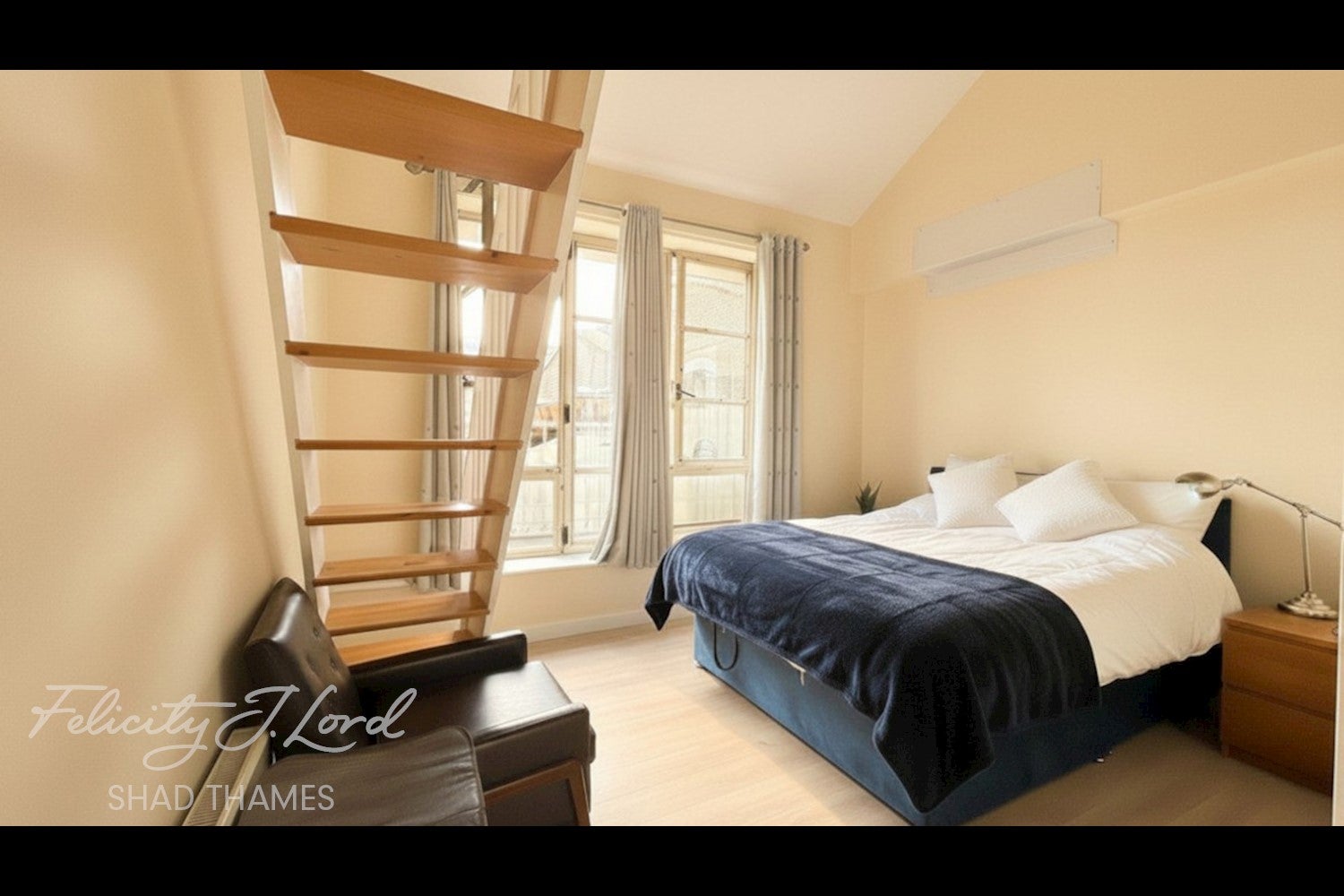 Flat Queen Elizabeth Street in Greater London
